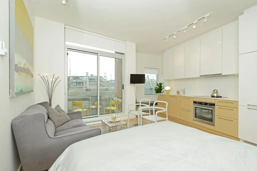 Waterfront Living In Victoria - Rooftop Patio, Bbq, Gym, Coffee Apartment