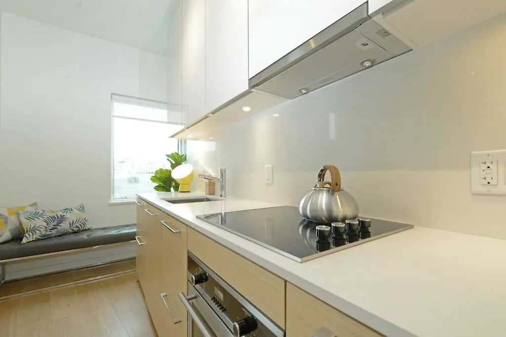 Waterfront Living In Victoria - Rooftop Patio, Bbq, Gym, Coffee Apartment