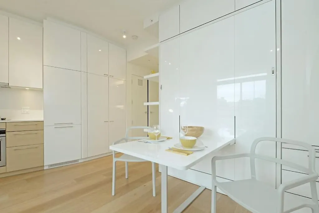 Waterfront Living In Victoria - Rooftop Patio, Bbq, Gym, Coffee Apartment