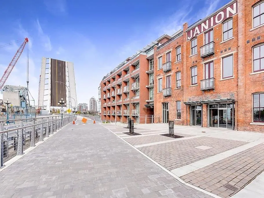 Waterfront Living In Victoria - Rooftop Patio, Bbq, Gym, Coffee Lejlighed